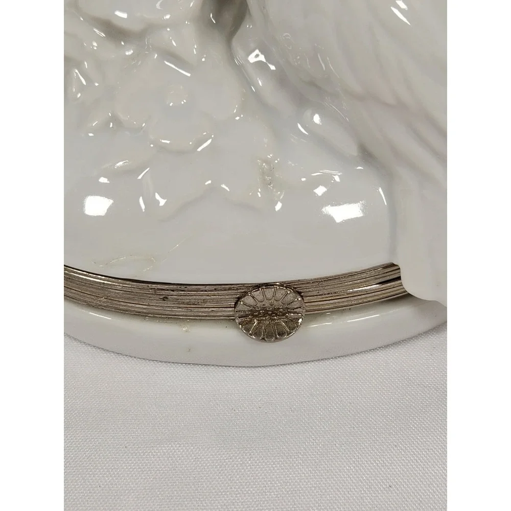 VTG White Ceramic‎ Cockatoo Floral Latching Trinket Box 3.5
